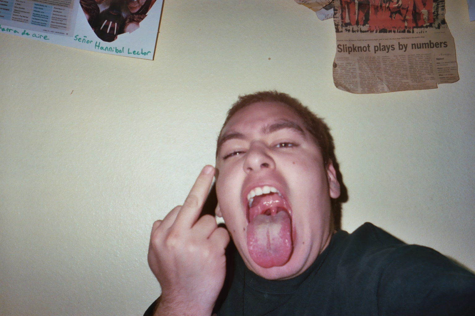 finger_yell.jpg